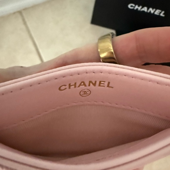 CHANEL Light Pink Quilted Card Holder - Picture 4 of 6